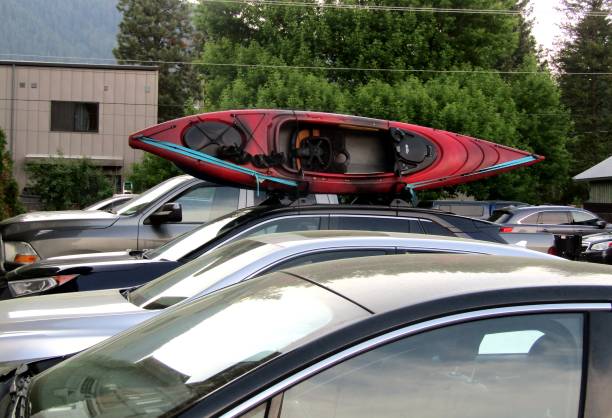 istock Car with kayak canoe on top 1514057573