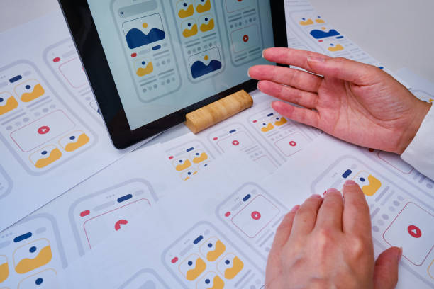 UX mobile application wireframe. Sketch, prototype, framework, layout future app design project. UI/UX - user interface and user experience designer. Creative concept for smartphone. App development estructura alámbrica de la aplicación móvil ux. boceto, prototipo, marco, diseño futuro proyecto de diseño de aplicaciones. ui/ux - interfaz de usuario y diseñador de experiencia de usuario. concepto creativo para smartphone. desarrollo de aplicacion