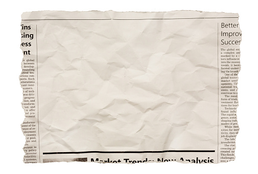 Recorte de periódico arrugado con espacio en blanco para su copia photo