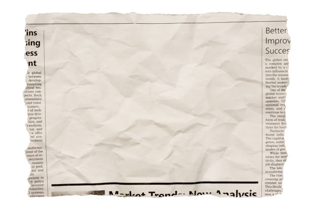 coupure de journal froissée avec espace vide pour votre copie - papier photos et images de collection