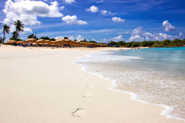 istock Footsteps on Mullet Bay beach, Sint Marteen 1514284476