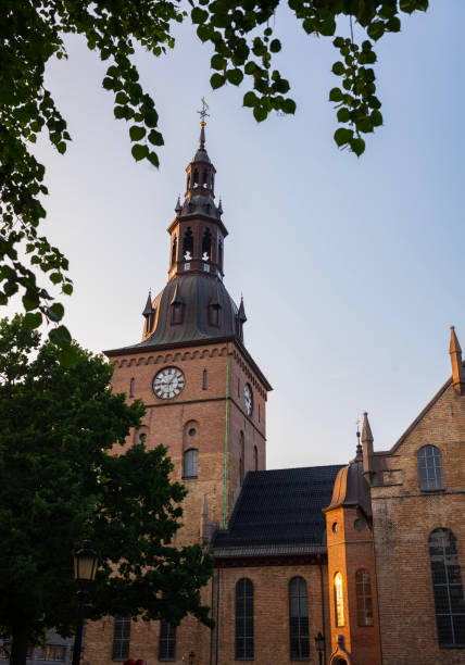 oslo cathedral in the center oslo, norway at sunet - scandinavian church front view norway imagens e fotografias de stock
