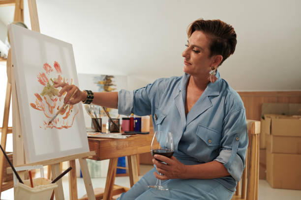 istock Creative Woman Painting at Home 1514372099