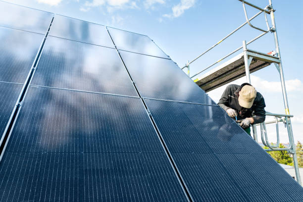 istock Technician working on a solar panel array on top of the roof of a house 1514403697