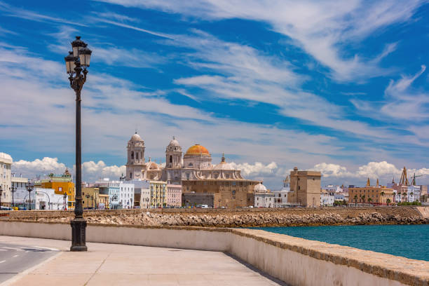 カディスの大聖堂, アメリカ, スペイン - christianity cadiz spain old town ストックフォトと画像