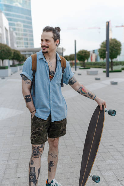 istock Adventures on wheels: young man exploring the city on his Llongboard 1514821750