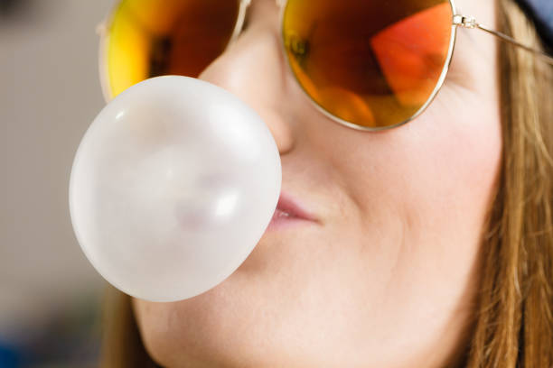 istock Woman doing bubble with chewing gum 1514829104