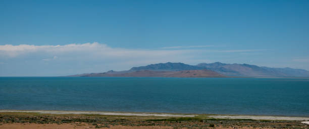 istock Great Salt Lake seen from Antelope Island. 1514974313