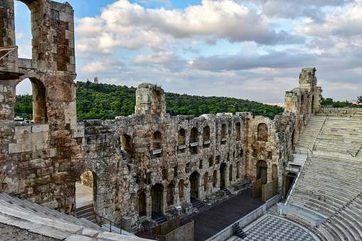 アテネのアクロポリスの斜面にあるヘロデスアッティカス劇場のオデオンの詳細図 アテナイのアクロポリスのストックフォトや画像を多数ご用意