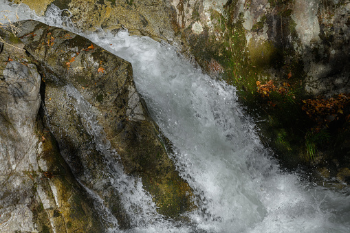 The best time to visit Hananuki Gorge is autumn with its beautiful red and yellow foliage.