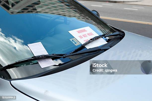 Xxxl Biglietto Del Parcheggio In Tergicristallo Sul Noleggio Segnale Di Pericolo - Fotografie stock e altre immagini di Argentato