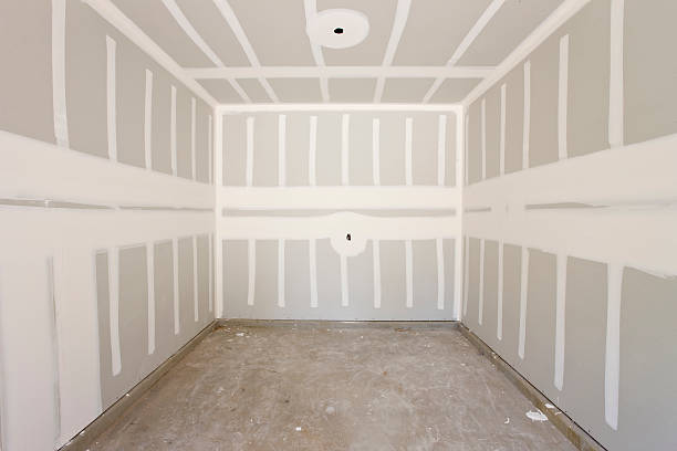 istock Drywall Construction of a Garage 151510187