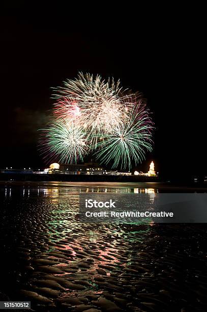 Sommerfeuerwerk In Bournemouth Stockfoto und mehr Bilder von Feuerwerk - Feuerwerk, Bournemouth, Anlegestelle