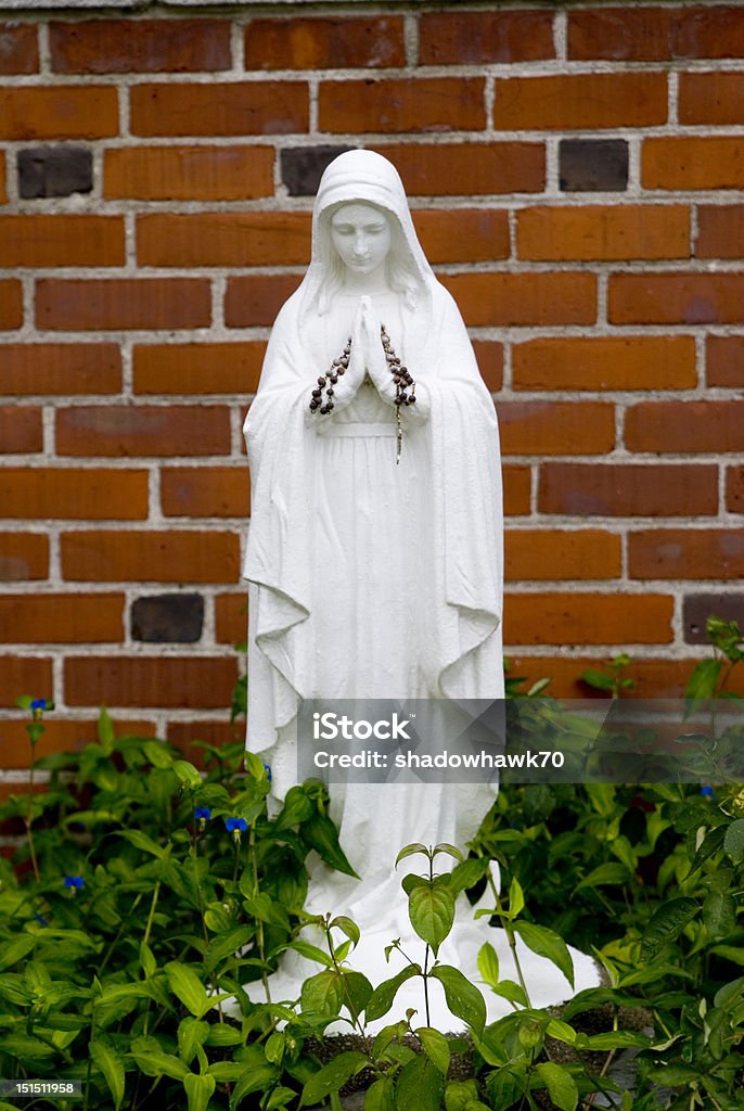 Virgin Mary Statue - Стоковые фото Алтарь роялти-фри