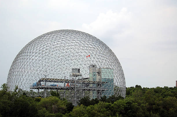 buckminster fullers geodätische kuppel, montreal. - dome montreal geodesic dome built structure stock-fotos und bilder