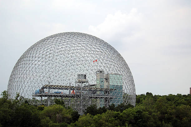 buckminster fullers volta geodetica, montreal. - dome montreal geodesic dome built structure foto e immagini stock