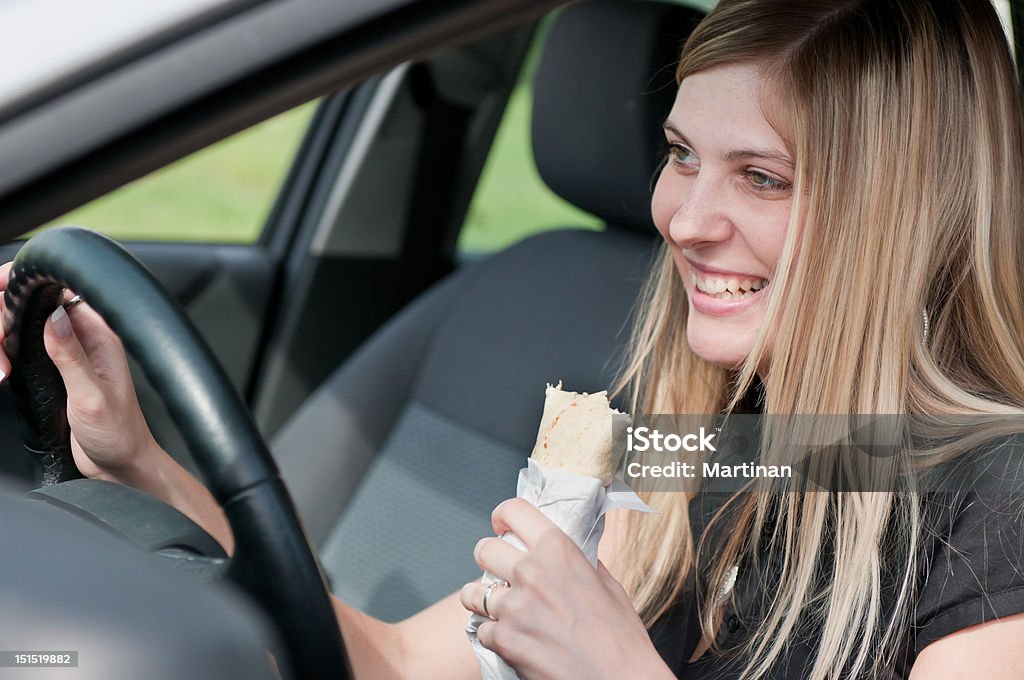 若い女性のポートレート、お車を運転 - 自動車のロイヤリティフリーストックフォト