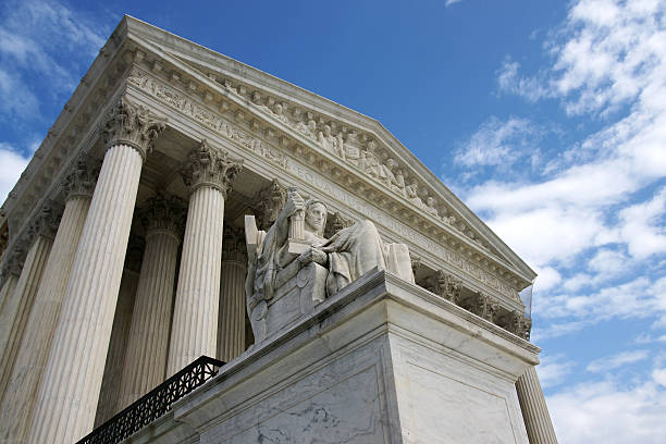 supremo tribunal dos estados unidos - legal system us supreme court column washington dc - fotografias e filmes do acervo