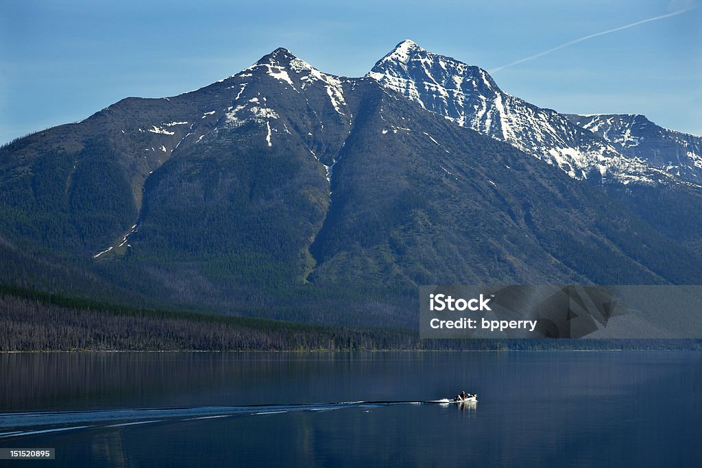 Lago McDonald Barco Pesquero parque nacional de los glaciares, Montana - Foto de stock de Agua libre de derechos