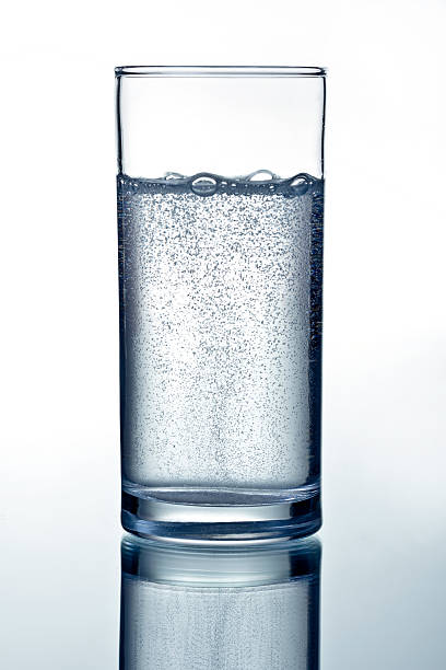 Szkło z jasne wody mineralnej – zdjęcie