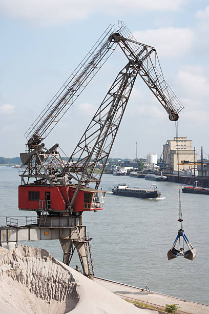 derrick and barge at Rhine River, Mannheim, Germany derrick and barge at Rhine River, Mannheim, Germany level luffing crane stock pictures, royalty-free photos & images