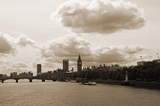 istock Enbankment, London (B&W) 151523185