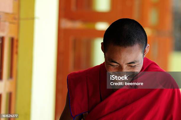 Estudiante Tibetano Monjes Jonangpa Escuela De Katmandú Nepal Foto de stock y más banco de imágenes de Budismo