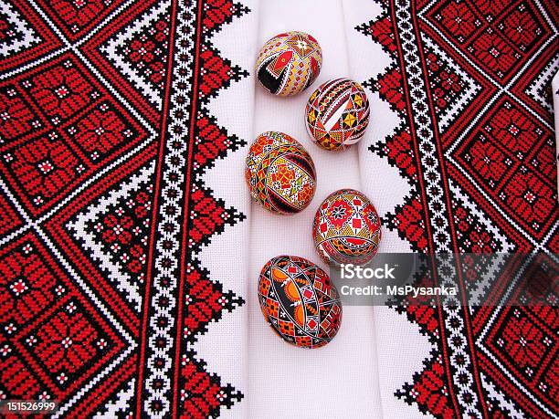 Huevos De Pascua Con Tradicional Pysanky Bordado Foto de stock y más banco de imágenes de Bordado - Bordado, Fotografía - Imágenes, Horizontal