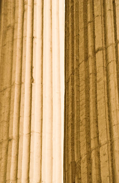 римские колон�ны - sepia toned rome stability column стоковые фото и изображения