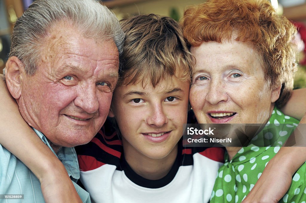 Nonni con Nipote - Foto stock royalty-free di Adulto