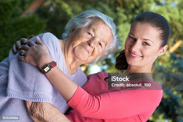 Dos Mujeres Foto de stock y más banco de imágenes de Abrazar - Abrazar, Abuela, Adulto