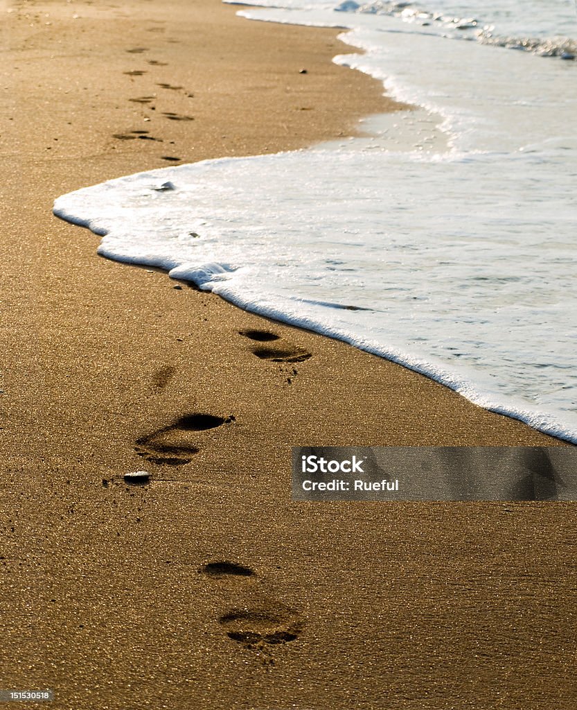 Pegadas na areia - Foto de stock de Areia royalty-free