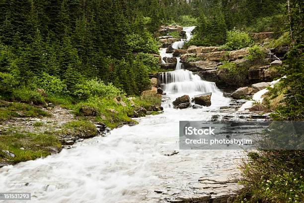 Foto de Cachoeiras Em Glacier e mais fotos de stock de Caindo - Caindo, Cascata, Curso de Água