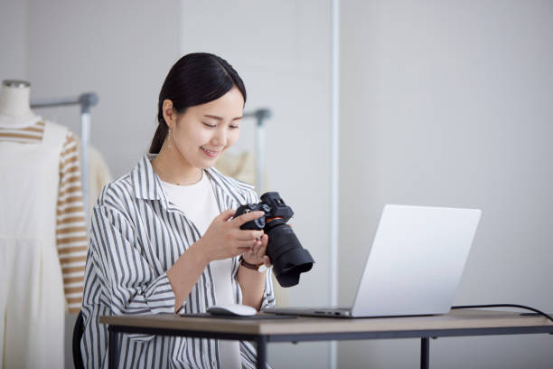 Japanese young woman working as a photographer Japanese young woman working as a photographer 仕事 stock pictures, royalty-free photos & images