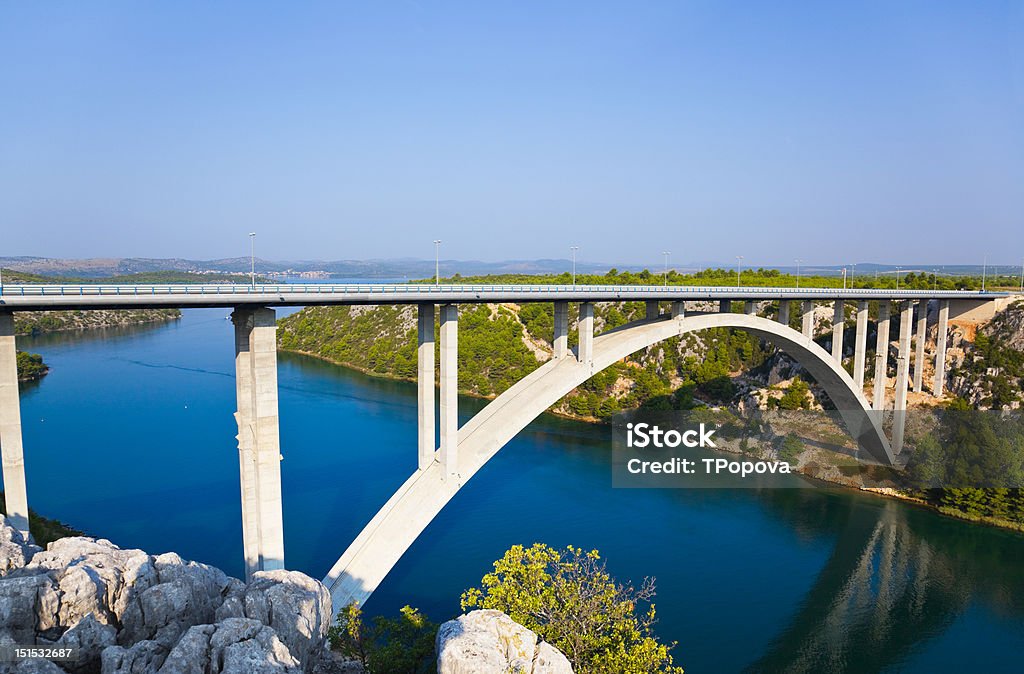 Fluss Krka in Kroatien und Brücke - Lizenzfrei Architektur Stock-Foto