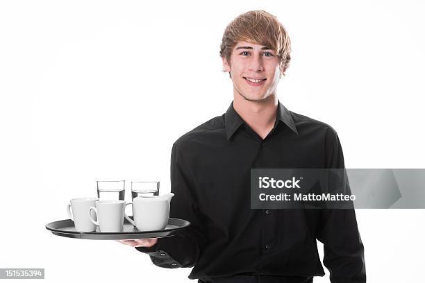 Junge Kellner Mit Getränken Stockfoto und mehr Bilder von Kellnerberuf - Kellnerberuf, Schwarz - Farbe, Freisteller – Neutraler Hintergrund