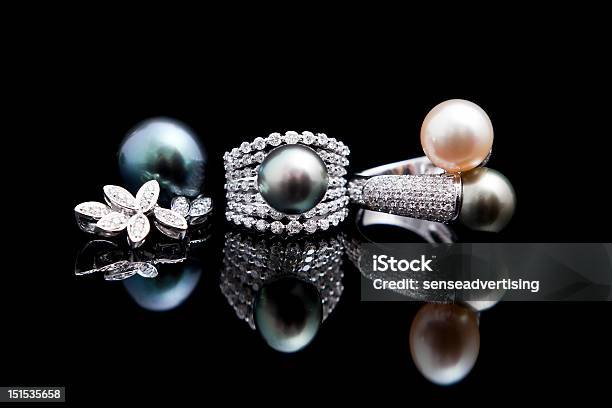 Perlen Und Ringe Stockfoto und mehr Bilder von Diamant - Diamant, Fotografie, Horizontal