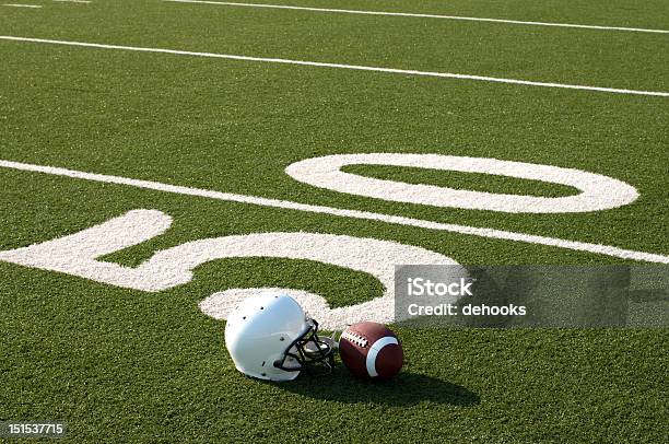 American Football 장비 필드 헬멧에 대한 스톡 사진 및 기타 이미지 - 헬멧, 미식축구장, 미식 축구