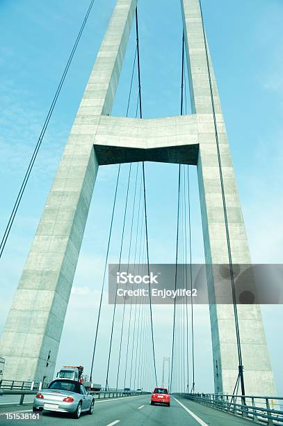 Tráfego No Grande Cinto Ponte - Fotografias de stock e mais imagens de Ponte do Grande Belt - Ponte do Grande Belt, Tráfego, Ao Ar Livre