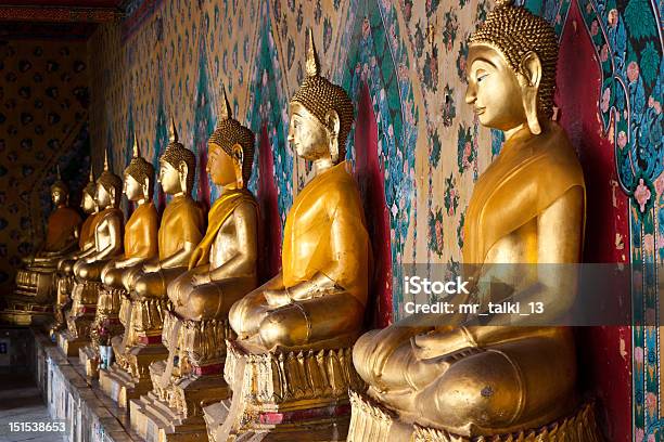 Immagine Del Buddha Che Un Chiostro Wat Arun Bangkok Tailandia - Fotografie stock e altre immagini di Ambientazione tranquilla