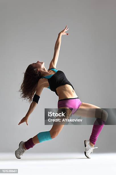 Современный Танцор — стоковые фотографии и другие картинки Aerobics - Aerobics, Акробат, Вертикальный