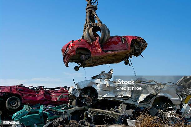 Gru Ritiro Auto - Fotografie stock e altre immagini di Automobile - Automobile, Centro di demolizione, Rottame - Metallo