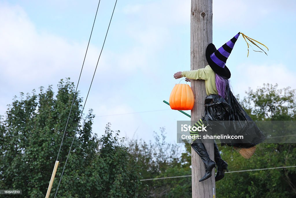 Halloween bruja choques en polos - Foto de stock de Infortunio libre de derechos