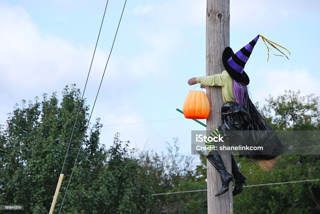 Хэллоуин ведьма сбои в Полюс - Стоковые фото Несчастный случай роялти-фри