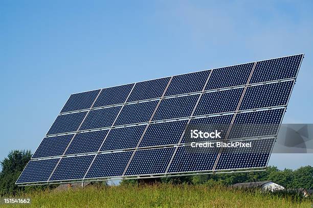 Foto de Photovoltaic e mais fotos de stock de Azul - Azul, Céu - Fenômeno natural, Eletricidade
