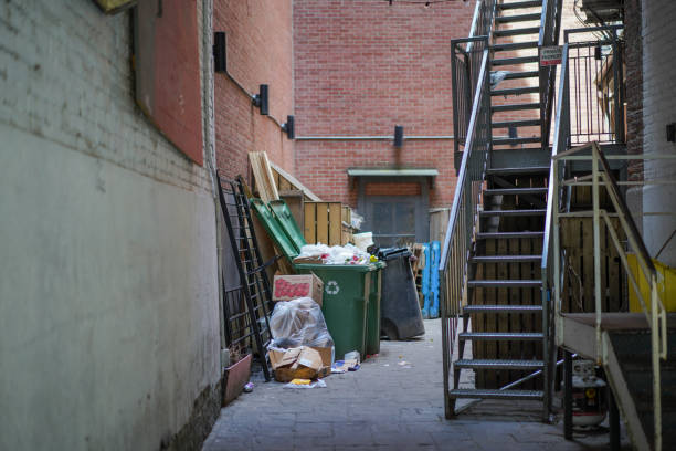 istock Alley way in Old Montreal, QC Canada 1515435114