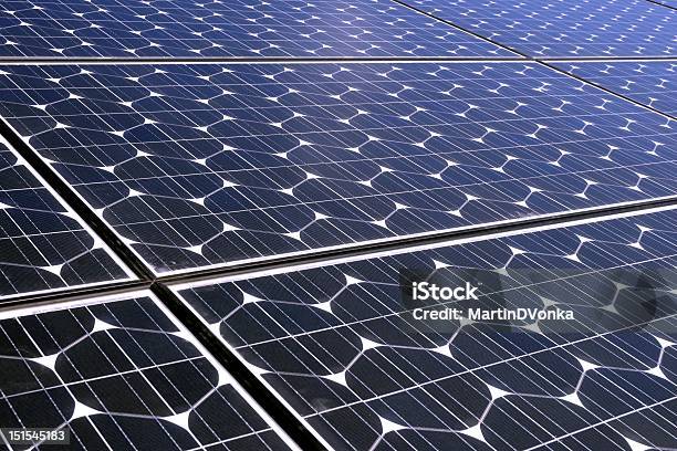 Photovoltaic Zellen In Einem Solarpanel Stockfoto und mehr Bilder von Bauwerk - Bauwerk, Blau, Eigen-Anbau