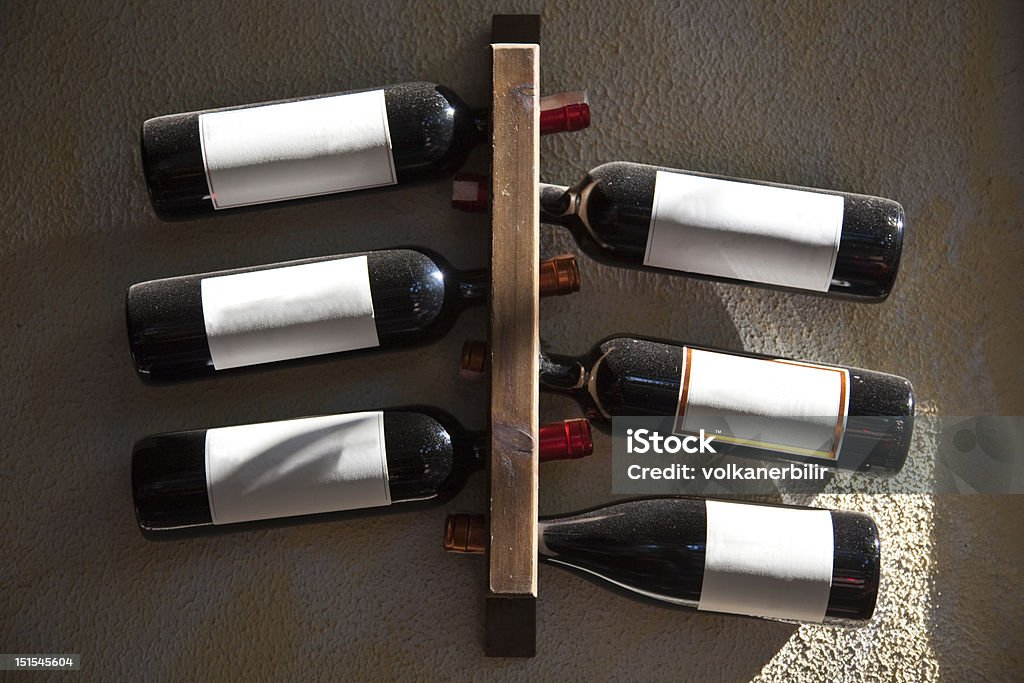 Garrafa de vinho - Foto de stock de Porta-vinhos royalty-free