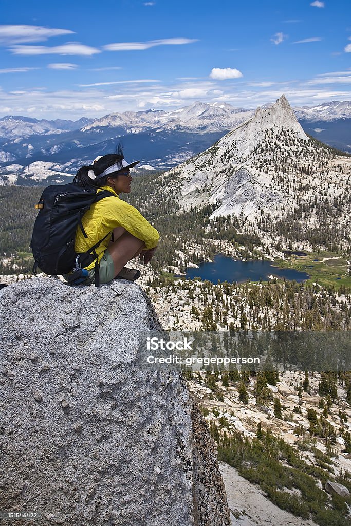 Rock alpinista no pico. - Foto de stock de Atividade Recreativa royalty-free