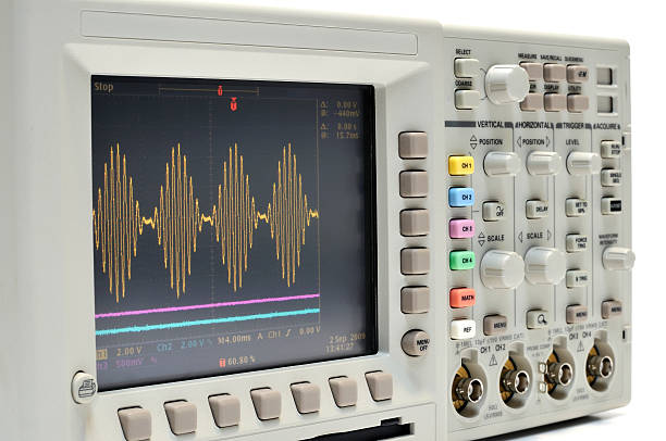 cyfrowe oscyloskop - oscilloscope electronics industry sine wave instrumentation zdjęcia i obrazy z banku zdjęć